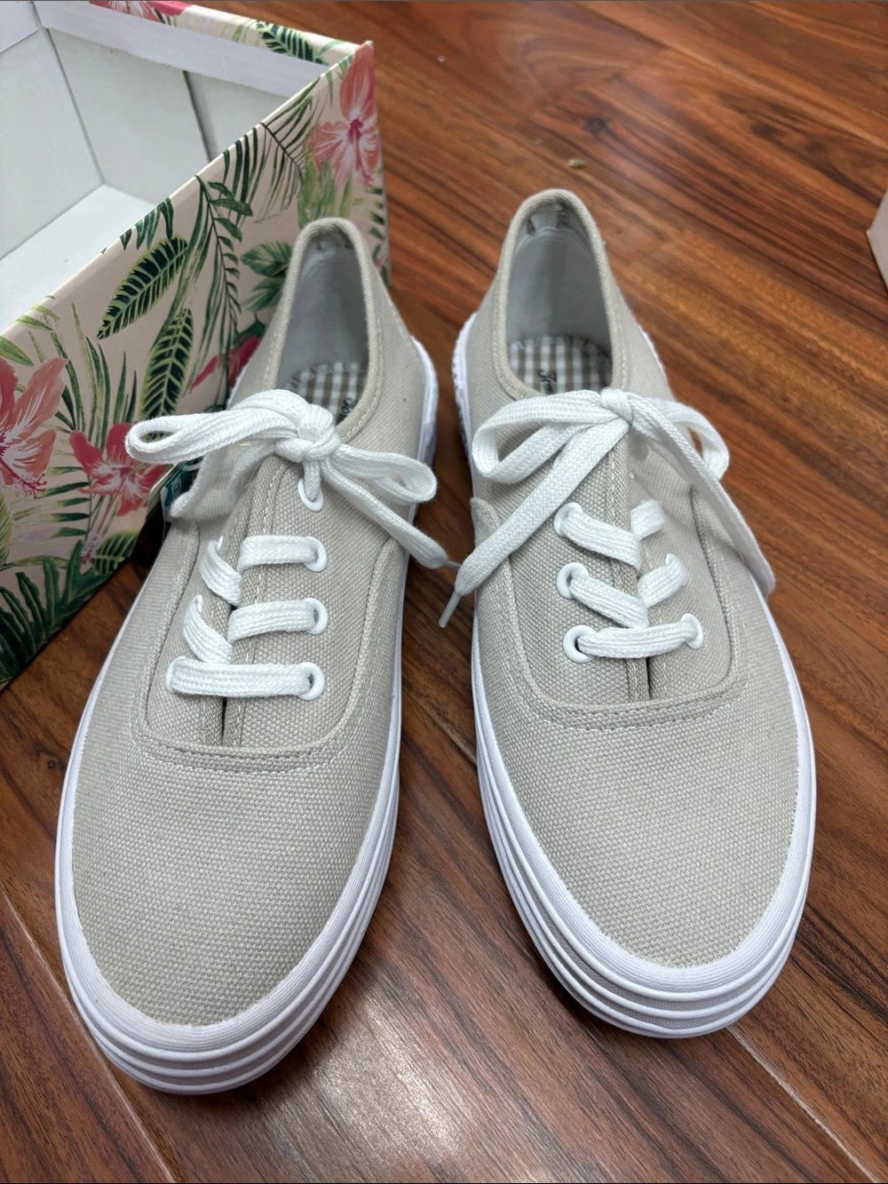 Tommy bahama shoes 9